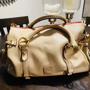 💯 Authenticate Dooney & Burke Florentine- Medium